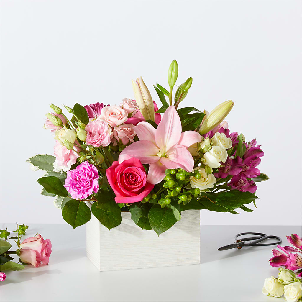 Sweetberry Box – A Florist Original – HUTCHINSON'S FLOWERS INC, Sykesville MD