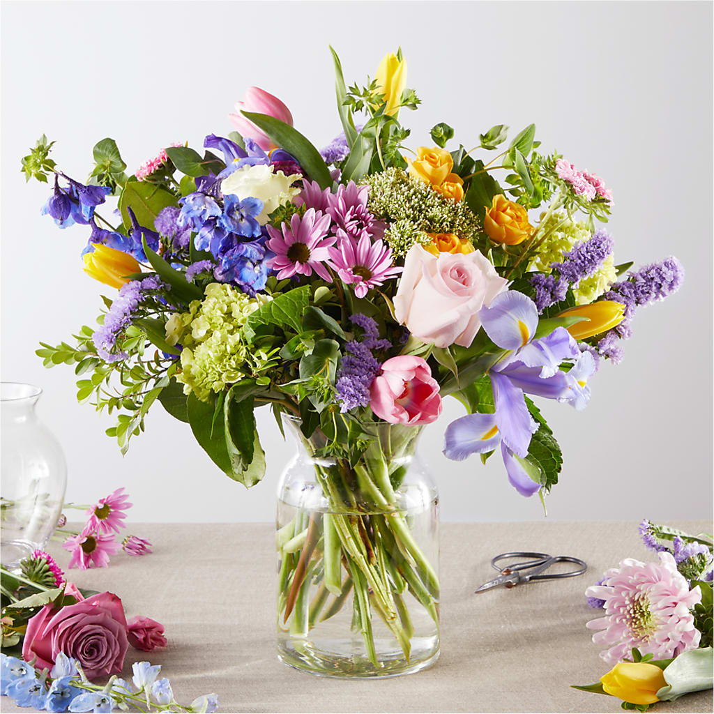 Pastel Tradition - A Florist Original – HUTCHINSON'S FLOWERS INC, Sykesville MD