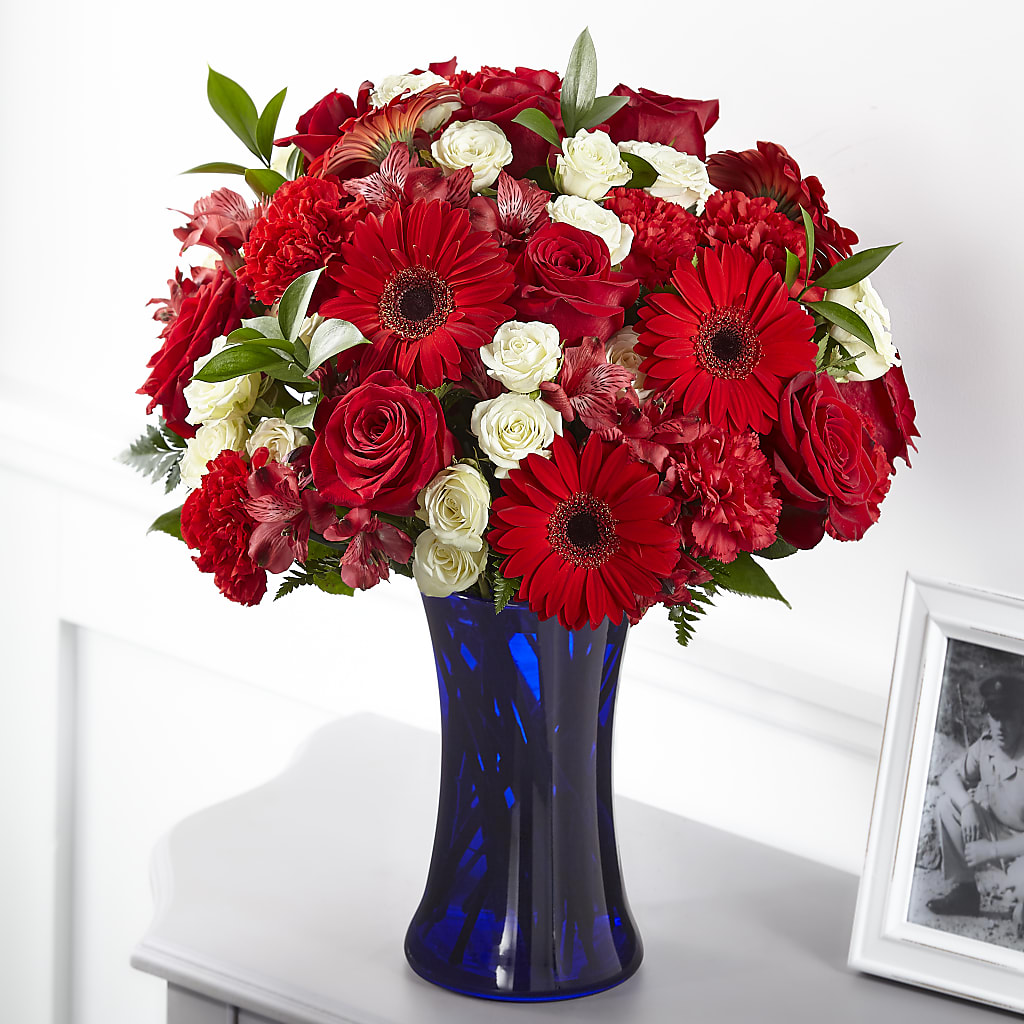Hearts Embrace Bouquet – HUTCHINSON'S FLOWERS INC, Sykesville MD