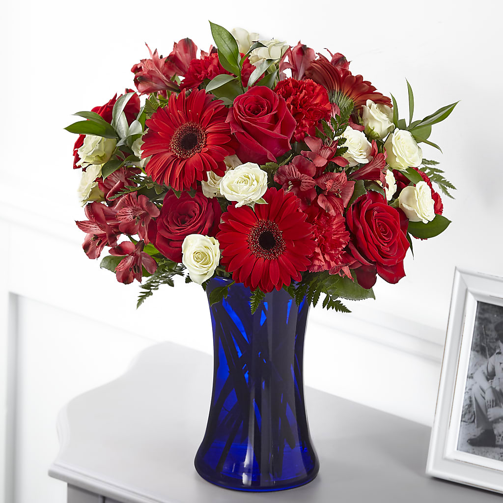 Hearts Embrace Bouquet – HUTCHINSON'S FLOWERS INC, Sykesville MD