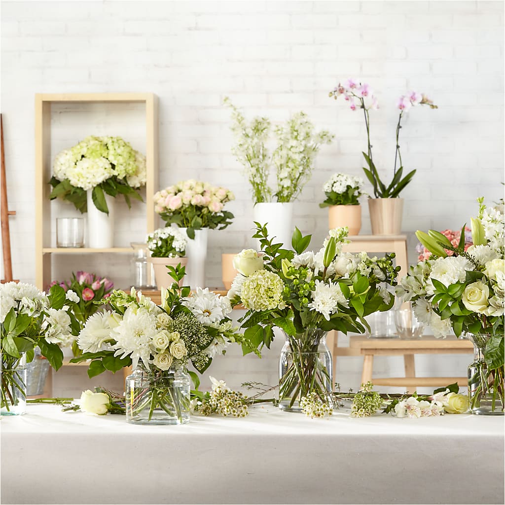 Classic Ivory – A Florist Original – HUTCHINSON'S FLOWERS INC, Sykesville MD