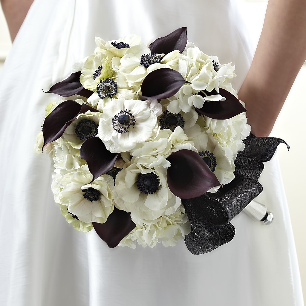 To Have and To Hold Bouquet – HUTCHINSON'S FLOWERS INC, Sykesville MD