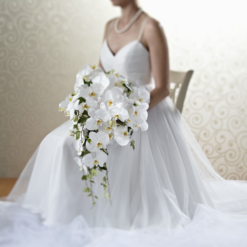 Classic White Bouquet – HUTCHINSON'S FLOWERS INC, Sykesville MD