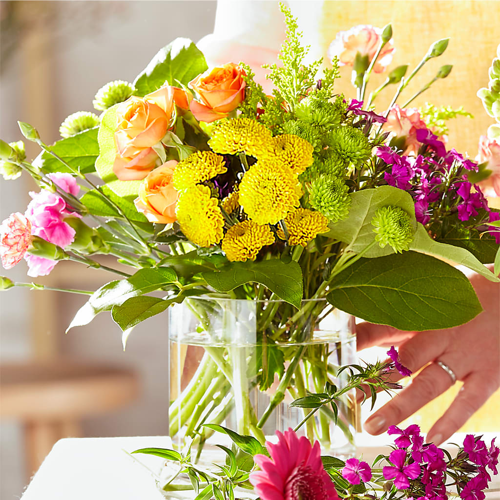 Bold & Bright – A Florist Original – HUTCHINSON'S FLOWERS INC, Sykesville MD