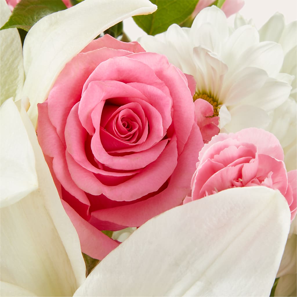 Whispers of Comfort Bouquet – HUTCHINSON'S FLOWERS INC, Sykesville MD