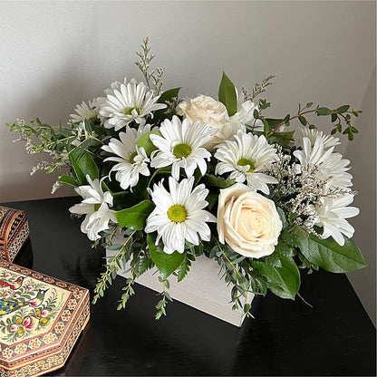 Fresh Linen Box Bouquet – HUTCHINSON'S FLOWERS INC, Sykesville MD