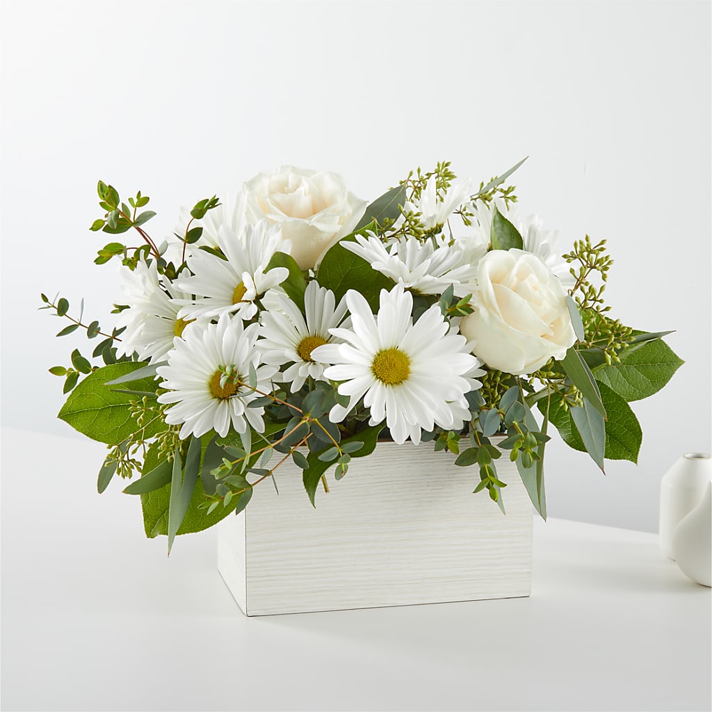 Fresh Linen Box Bouquet – HUTCHINSON'S FLOWERS INC, Sykesville MD