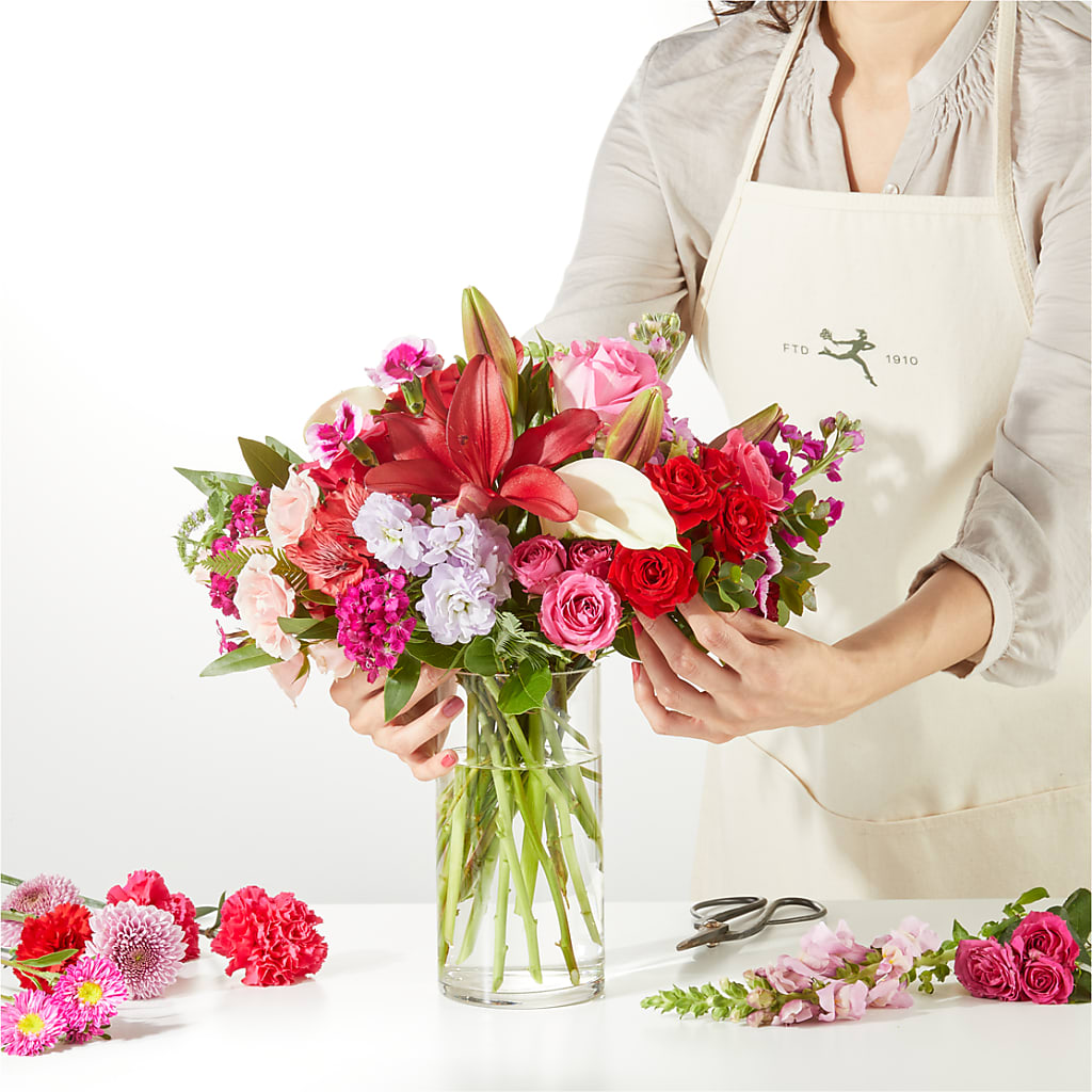Swooning Over You - A Luxury Florist Original – HUTCHINSON'S FLOWERS INC, Sykesville MD