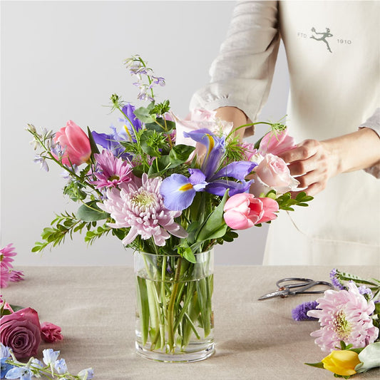 Pastel Tradition - A Florist Original – HUTCHINSON'S FLOWERS INC, Sykesville MD