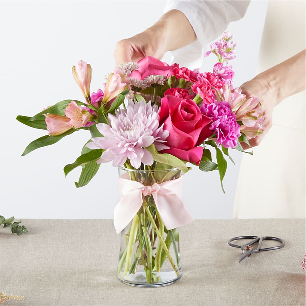 Pink Ribbon - A Florist Original – HUTCHINSON'S FLOWERS INC, Sykesville MD