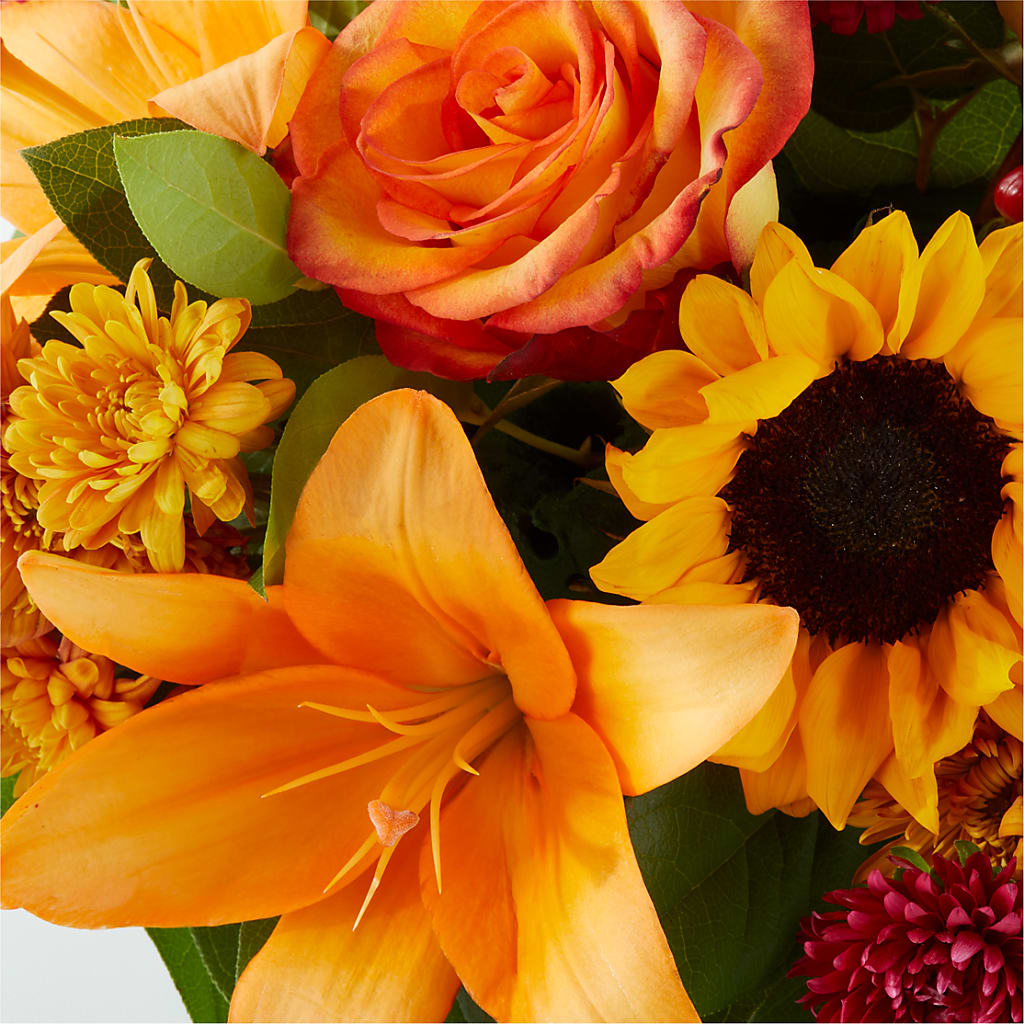 Grateful Centerpiece – HUTCHINSON'S FLOWERS INC, Sykesville MD