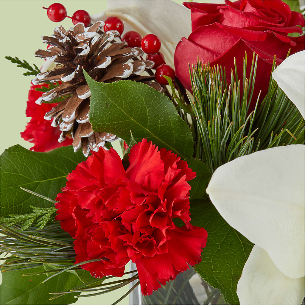 Glistening Icicles Bouquet – HUTCHINSON'S FLOWERS INC, Sykesville MD