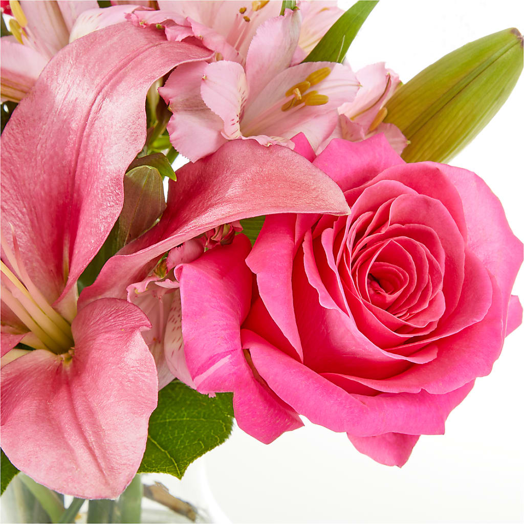 Lots of Love Bouquet – HUTCHINSON'S FLOWERS INC, Sykesville MD
